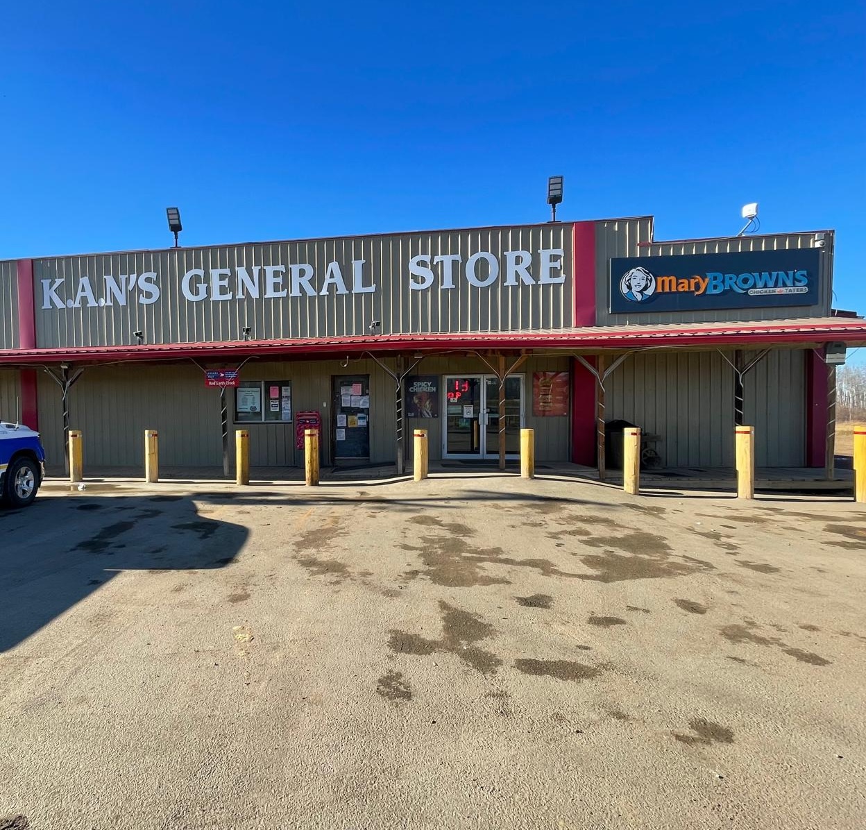 Exterior of KAN's General Store on Highway 88